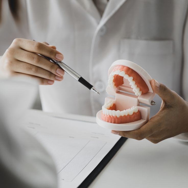 Dentist Rowville providing urgent care for a dental emergency